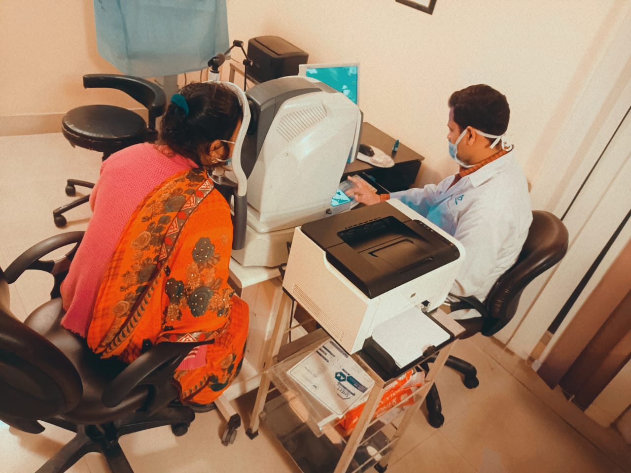 Eye examination with slit lamp at Susanjeevani Hospital, the most advanced eye hospital in Lucknow